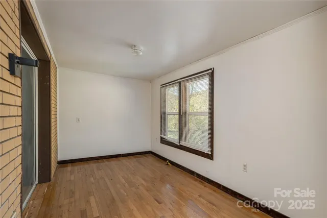 $299,990 | 127 Longview Drive, Hendersonville, NC 28791