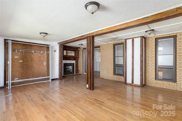 $299,990 | 127 Longview Drive, Hendersonville, NC 28791