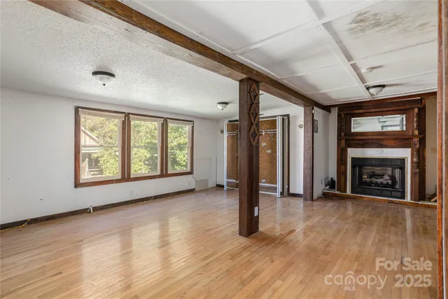 $299,990 | 127 Longview Drive, Hendersonville, NC 28791