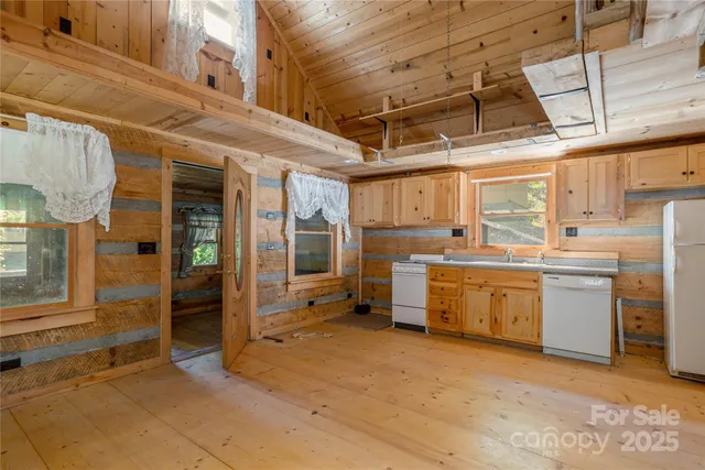 $299,990 | 127 Longview Drive, Hendersonville, NC 28791