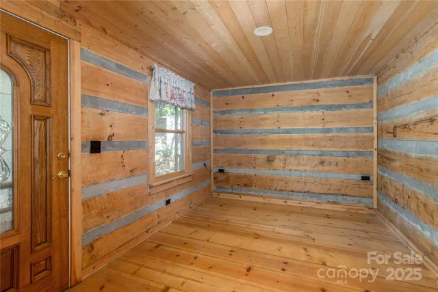 $299,990 | 127 Longview Drive, Hendersonville, NC 28791