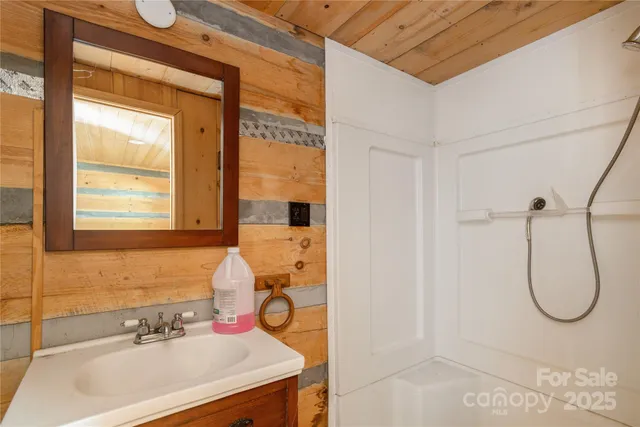 $299,990 | 127 Longview Drive, Hendersonville, NC 28791