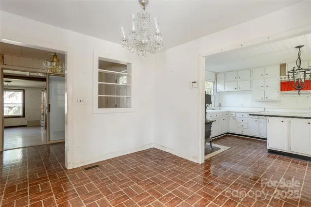 $299,990 | 127 Longview Drive, Hendersonville, NC 28791