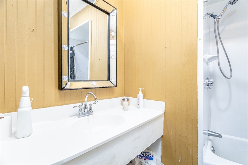 22 Hawes Street Fitchburg, MA 01420 - Photo 16 of 31