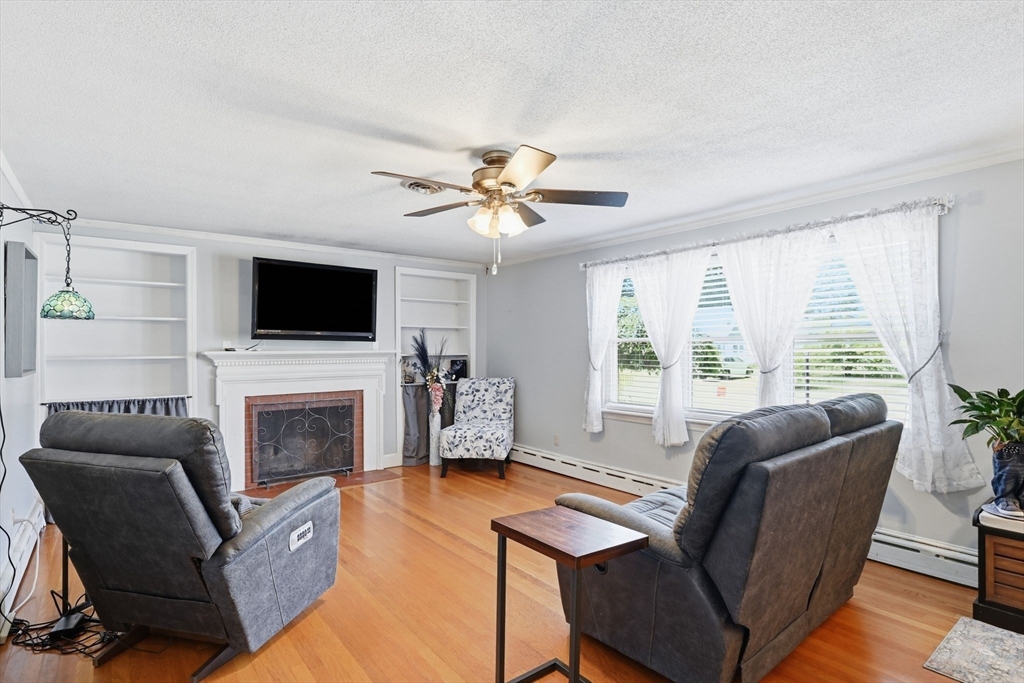 52 Elbert Road Agawam, MA 01001 - Photo 5 of 29
