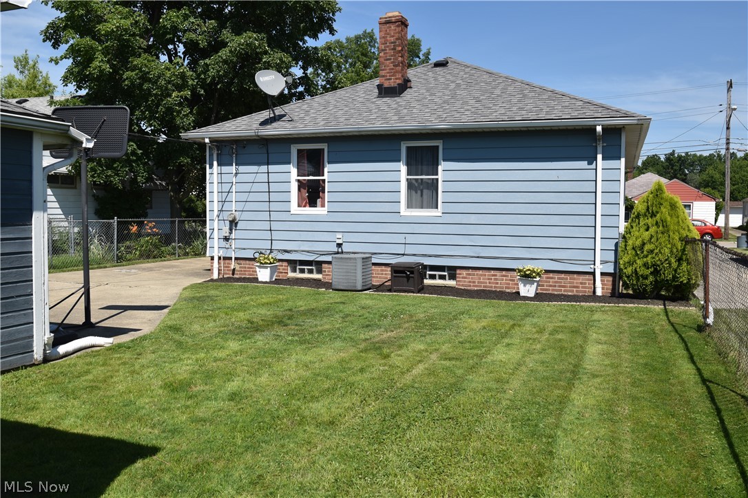 32019 Densmore Road Willowick, OH 44095 - Photo 8 of 30