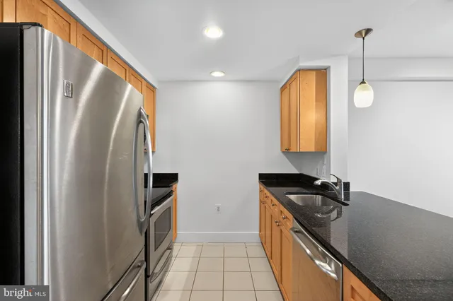 $450,000 | 2001 15th Street North, Unit 420, Arlington, VA 22201