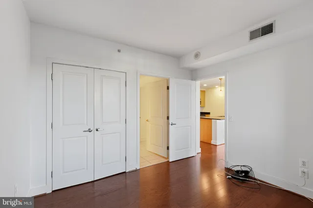 $450,000 | 2001 15th Street North, Unit 420, Arlington, VA 22201