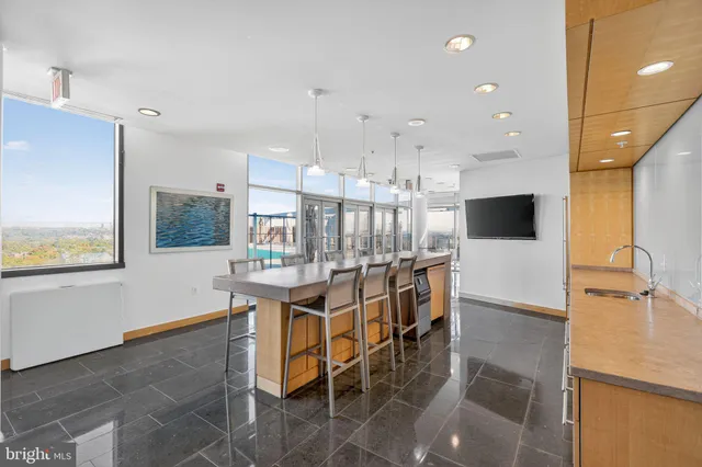 $450,000 | 2001 15th Street North, Unit 420, Arlington, VA 22201