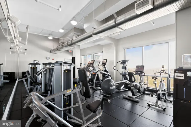 $450,000 | 2001 15th Street North, Unit 420, Arlington, VA 22201