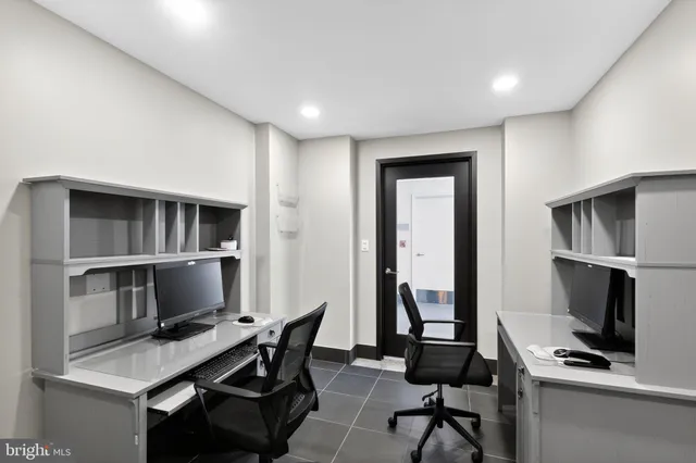 $450,000 | 2001 15th Street North, Unit 420, Arlington, VA 22201