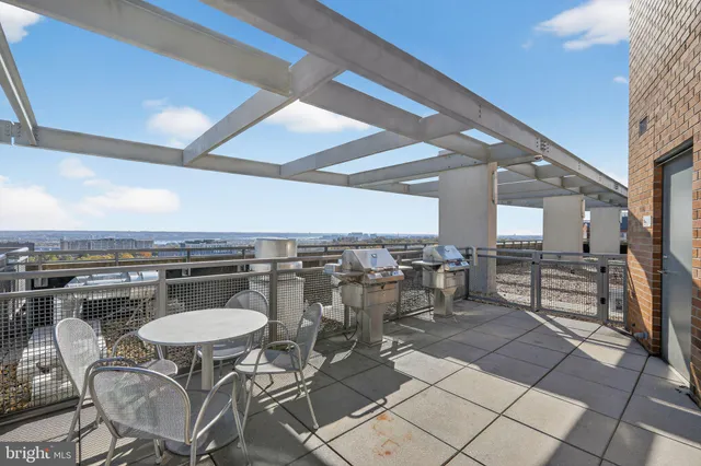 $450,000 | 2001 15th Street North, Unit 420, Arlington, VA 22201