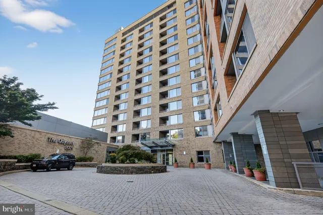 $450,000 | 2001 15th Street North, Unit 420, Arlington, VA 22201