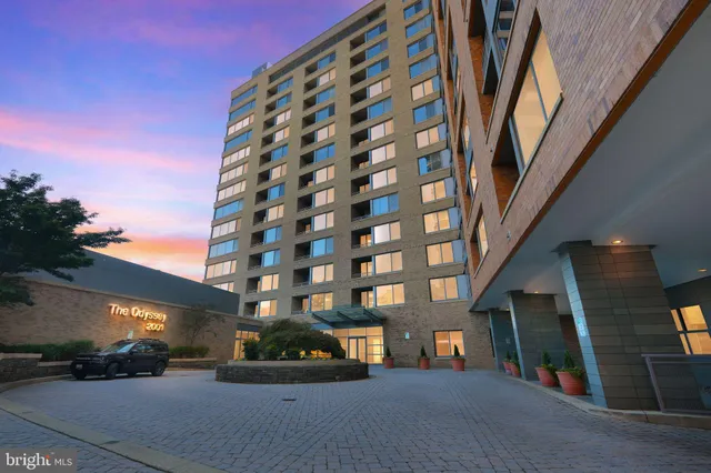 $450,000 | 2001 15th Street North, Unit 420, Arlington, VA 22201