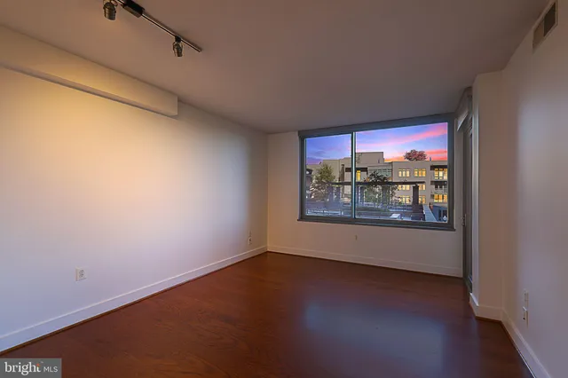 $450,000 | 2001 15th Street North, Unit 420, Arlington, VA 22201