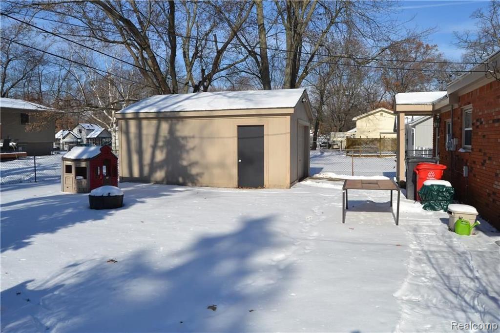 4430 Green Lake Road West Bloomfield, MI 48323 - Photo 21 of 21