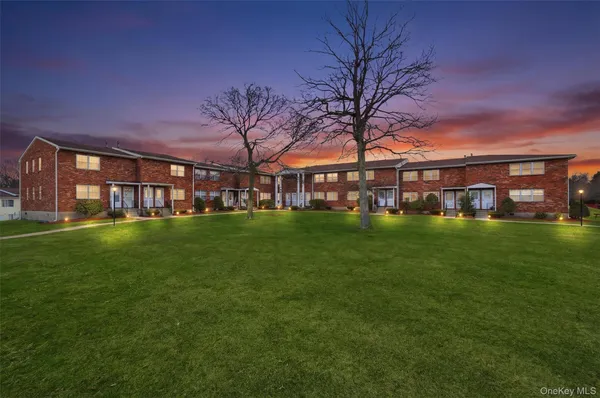 $2,600 | 276 Temple Hill Road, Unit 1613, New Windsor, NY 12553