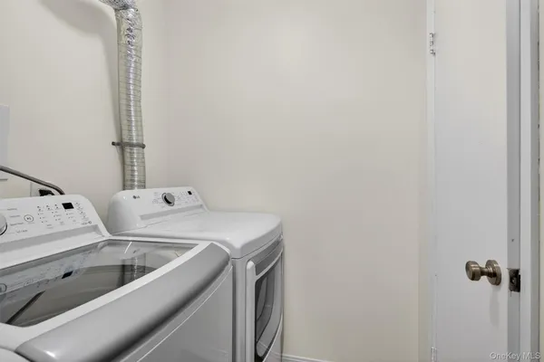 $2,600 | 276 Temple Hill Road, Unit 1613, New Windsor, NY 12553