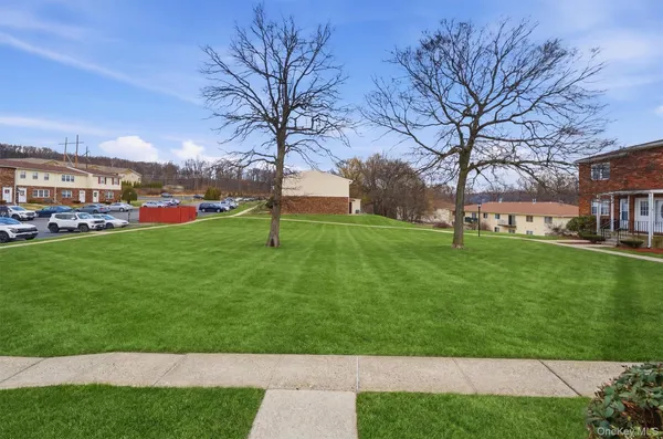 $2,600 | 276 Temple Hill Road, Unit 1613, New Windsor, NY 12553