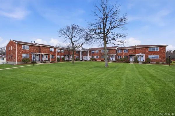 $2,600 | 276 Temple Hill Road, Unit 1613, New Windsor, NY 12553