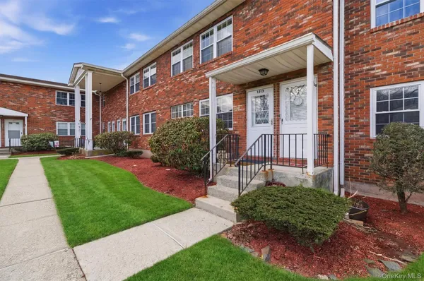 $2,600 | 276 Temple Hill Road, Unit 1613, New Windsor, NY 12553