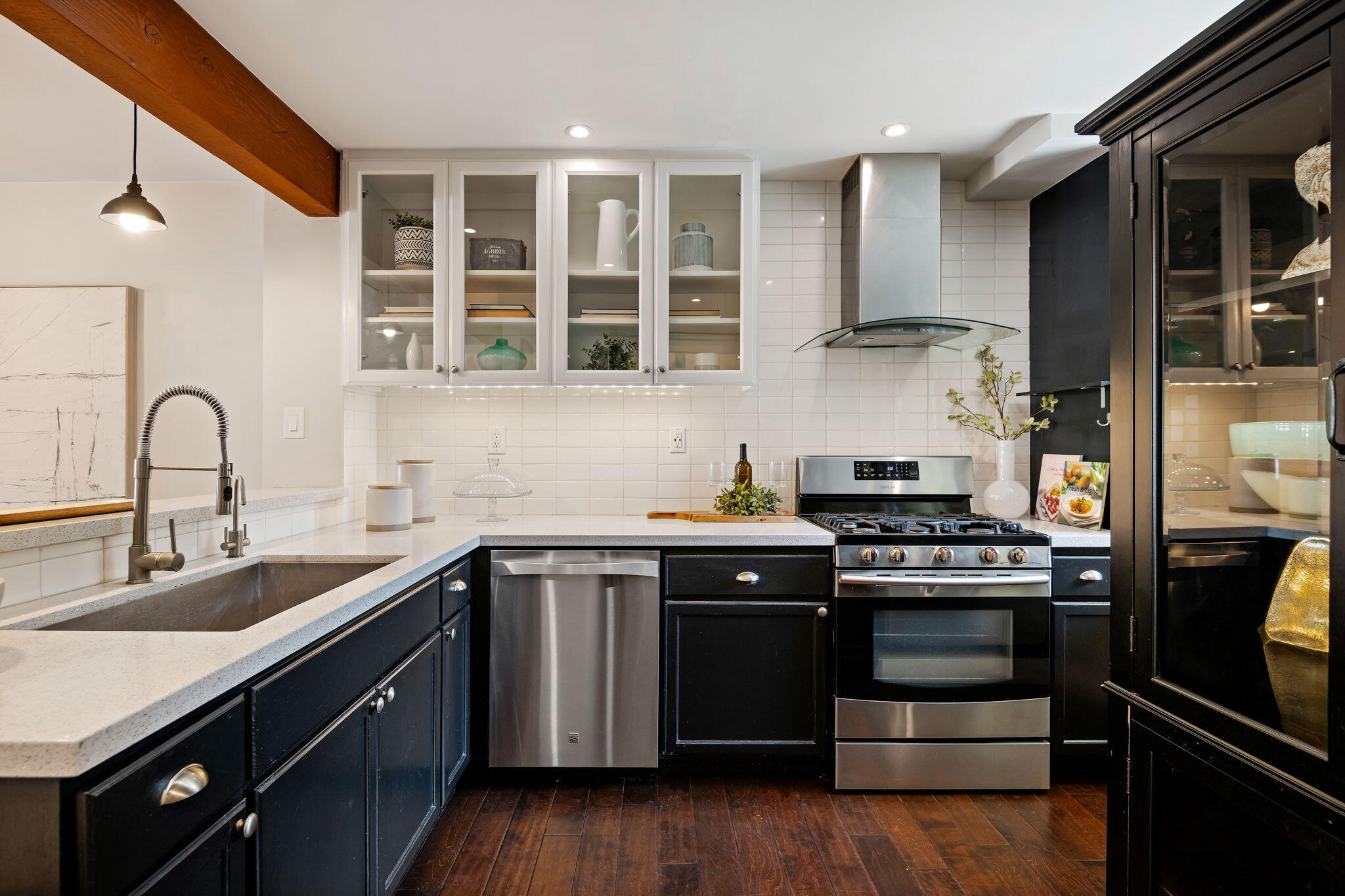 4039 Primavera Road, Unit 5 Santa Barbara, CA 93110 - Photo 12 of 32 Kitchen