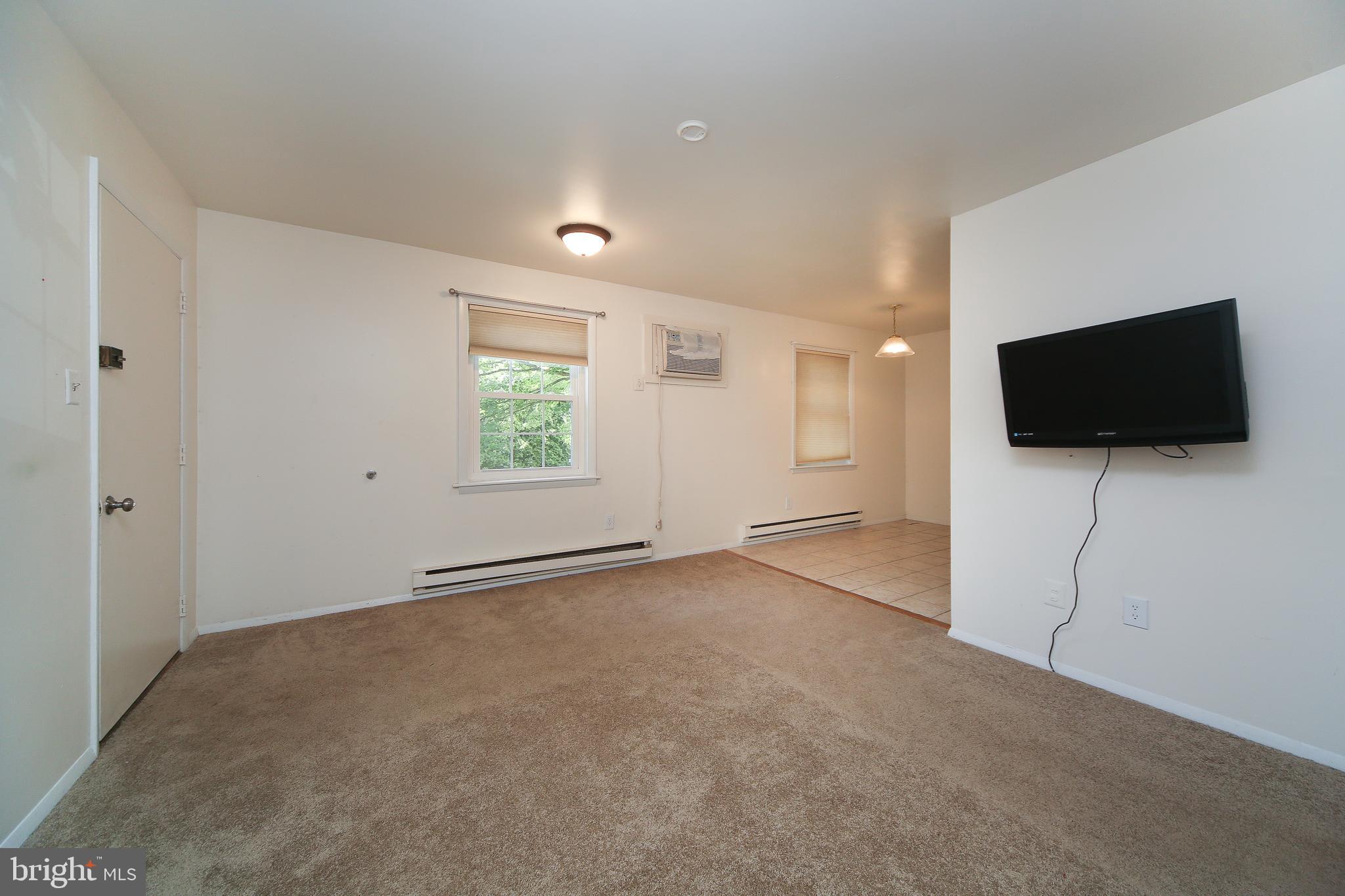 103 Deep Run Road, Unit C4 Dublin, PA 18917 - Photo 5 of 15 Living/Dining Room