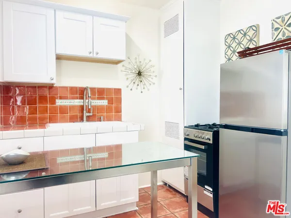 $1,750 | 1860 North Alexandria Avenue, Unit 1876, Los Angeles, CA 90027