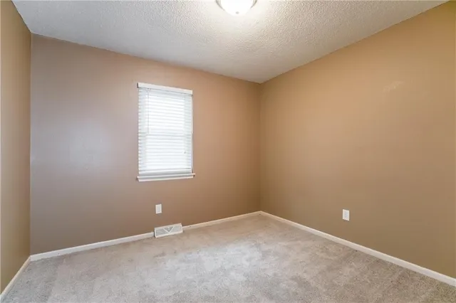 $1,885 | 3016 Southeast 3rd Street, Blue Springs, MO 64014