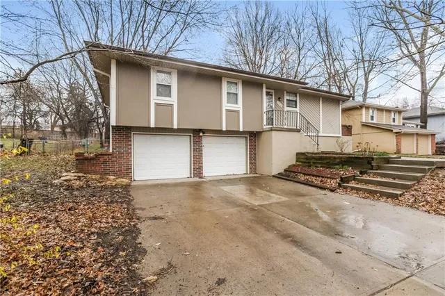 $1,885 | 3016 Southeast 3rd Street, Blue Springs, MO 64014