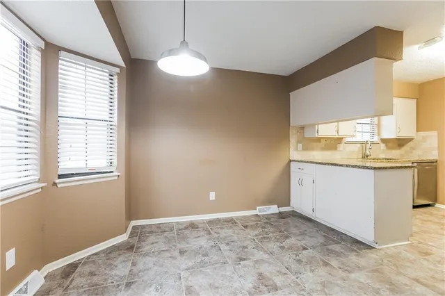 $1,885 | 3016 Southeast 3rd Street, Blue Springs, MO 64014