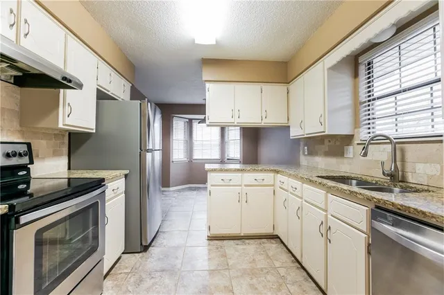 $1,885 | 3016 Southeast 3rd Street, Blue Springs, MO 64014