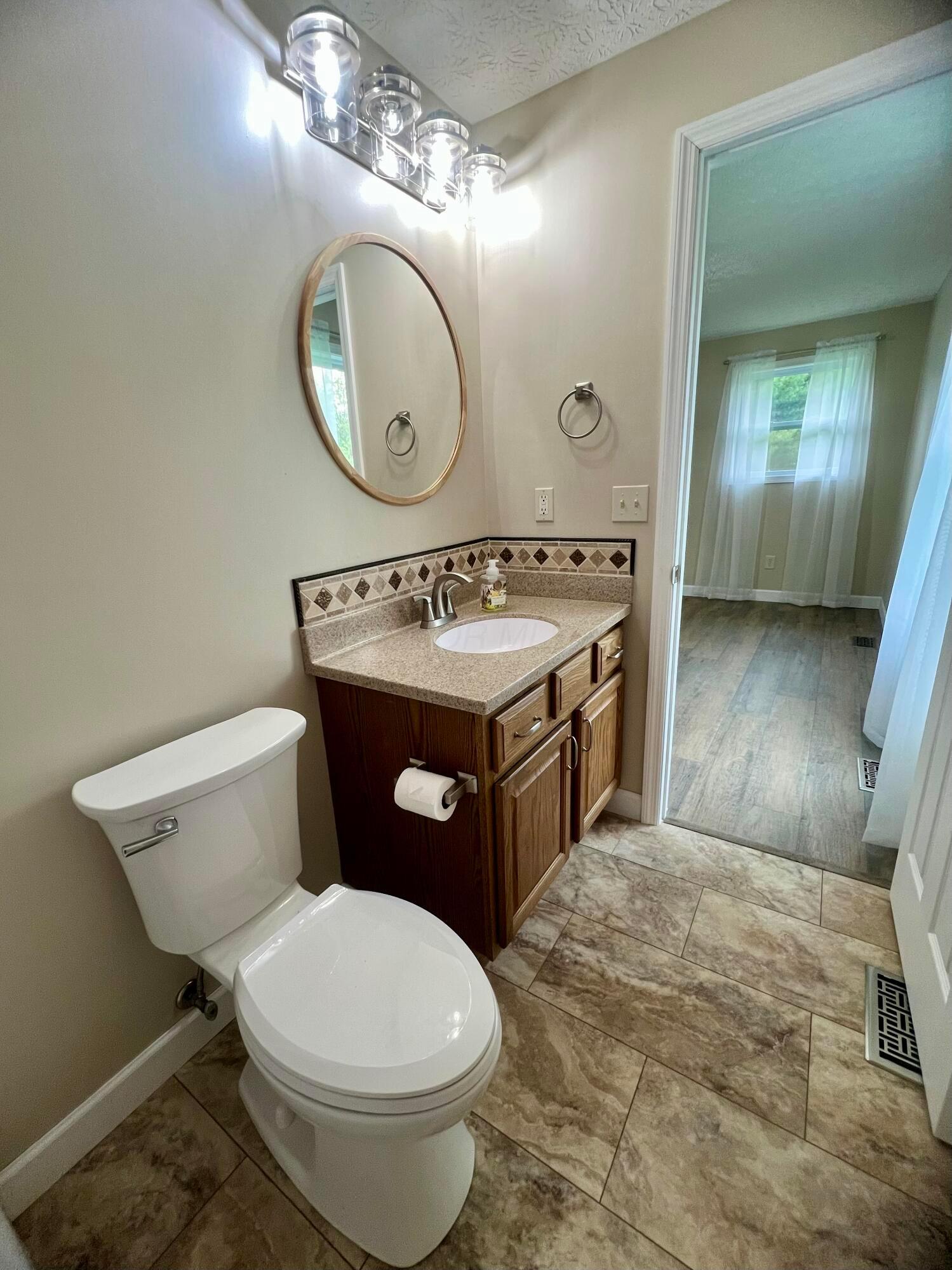 357 Carroll Eastern Road Northwest Baltimore, OH 43105 - Photo 14 of 34 Owner’s Bath