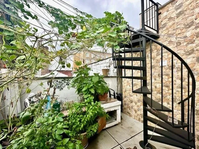 a view of a terrace with sitting area