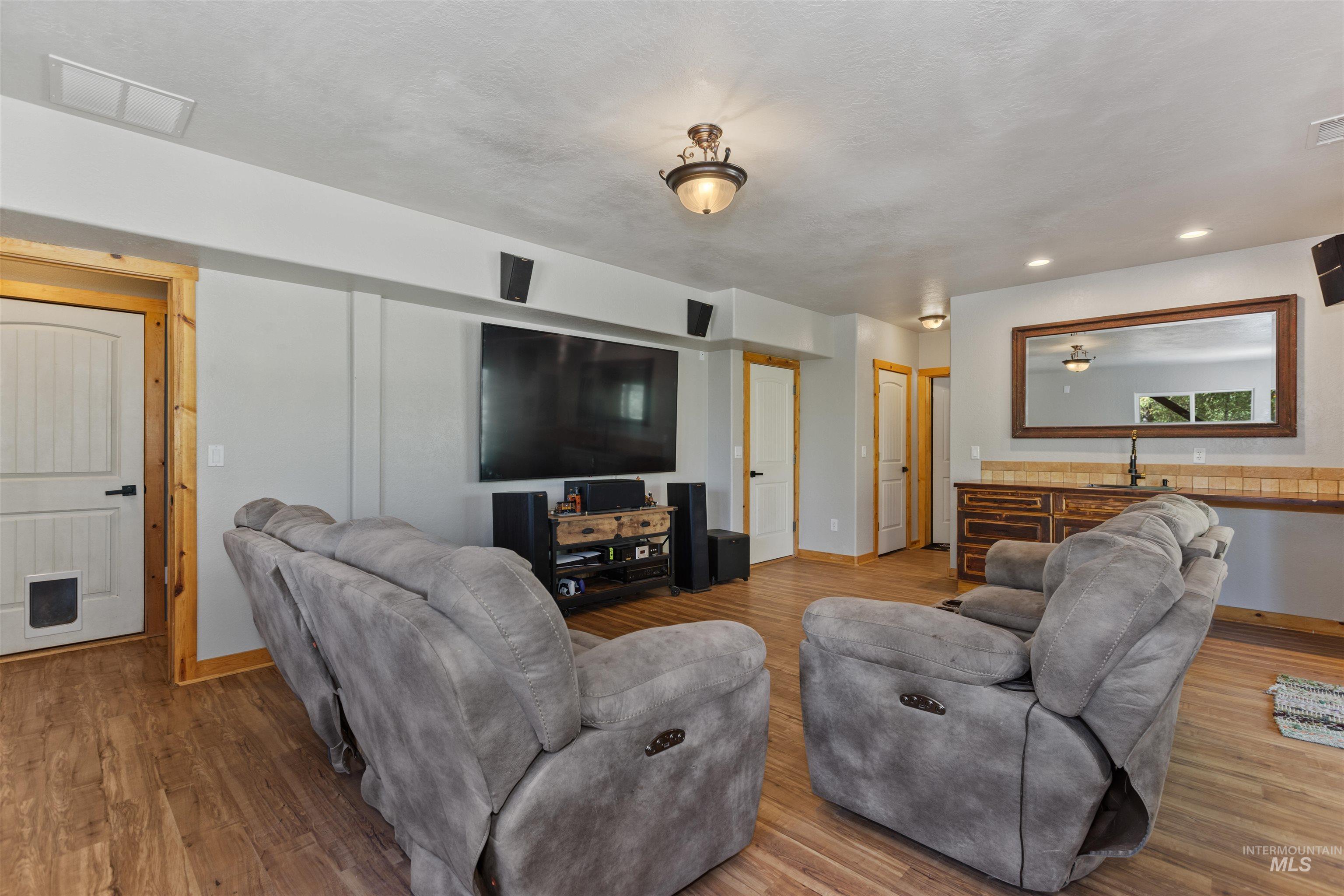 60 Highland Road Boise, ID 83716 - Photo 24 of 42 Living area with wood finished floors and recessed lighting