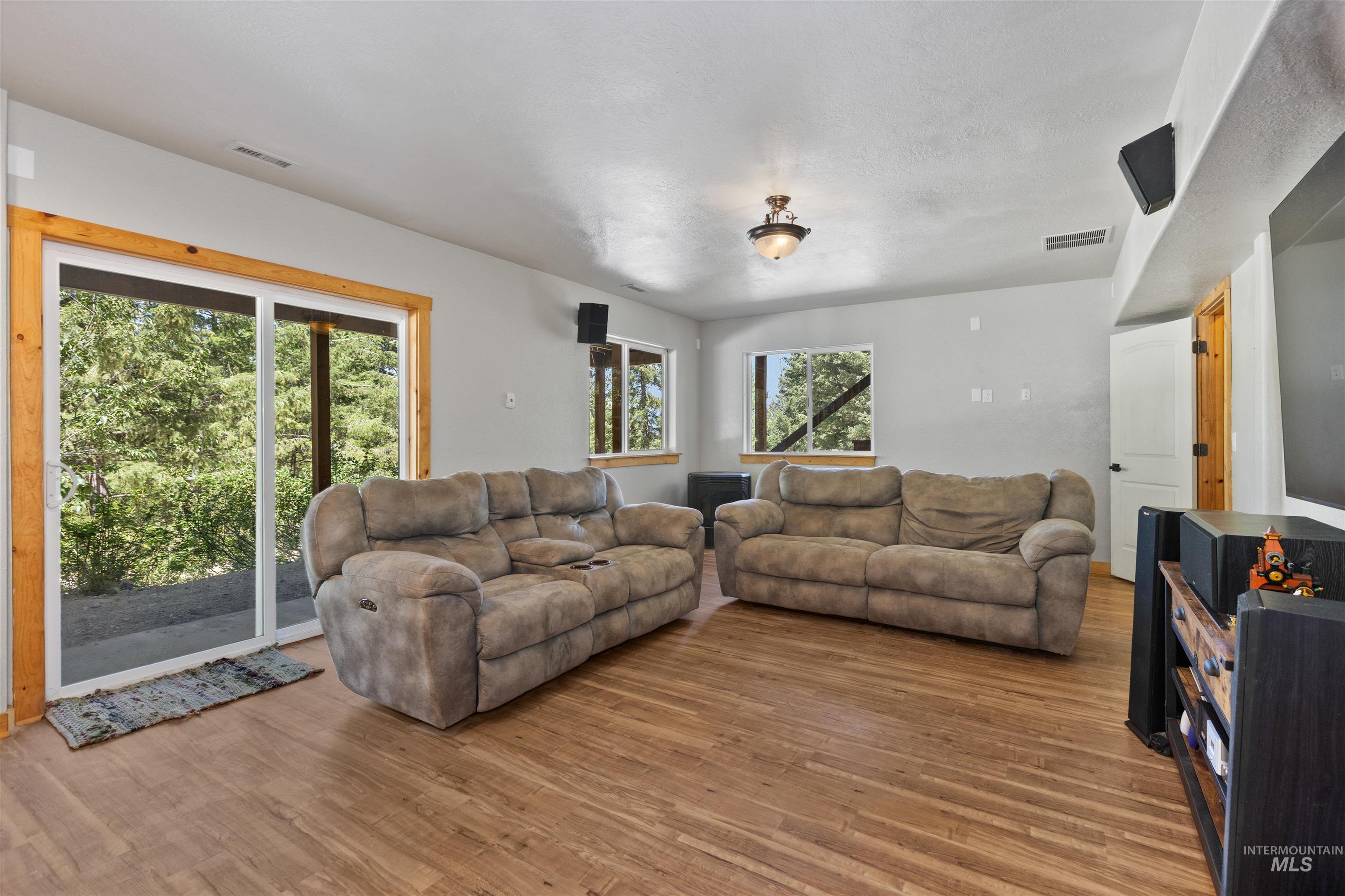 60 Highland Road Boise, ID 83716 - Photo 25 of 42 Living room with light wood-style floors