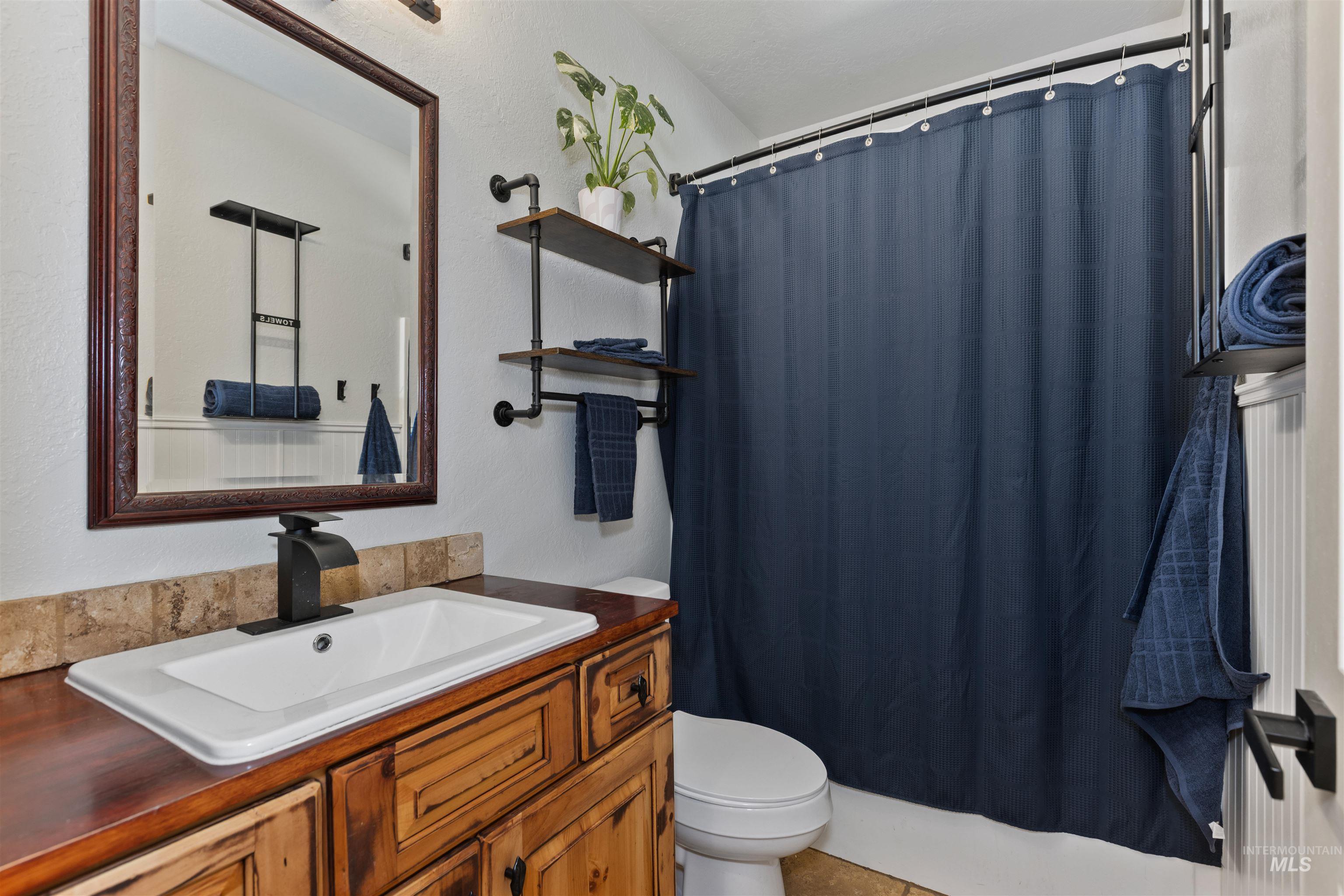 60 Highland Road Boise, ID 83716 - Photo 27 of 42 Full bathroom featuring vanity and shower / bath combo