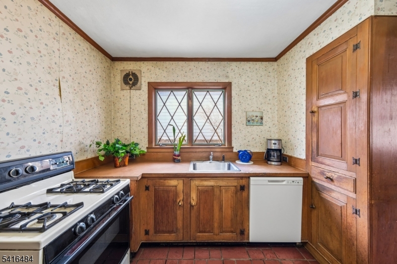 43 Ridgeview Avenue West Orange, NJ 07052 - Photo 13 of 31