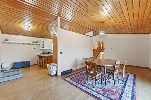 $589,900 | 22364 45th Avenue, St. Augusta, MN 56301