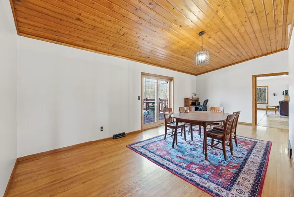 $589,900 | 22364 45th Avenue, St. Augusta, MN 56301