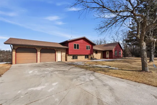 $589,900 | 22364 45th Avenue, St. Augusta, MN 56301