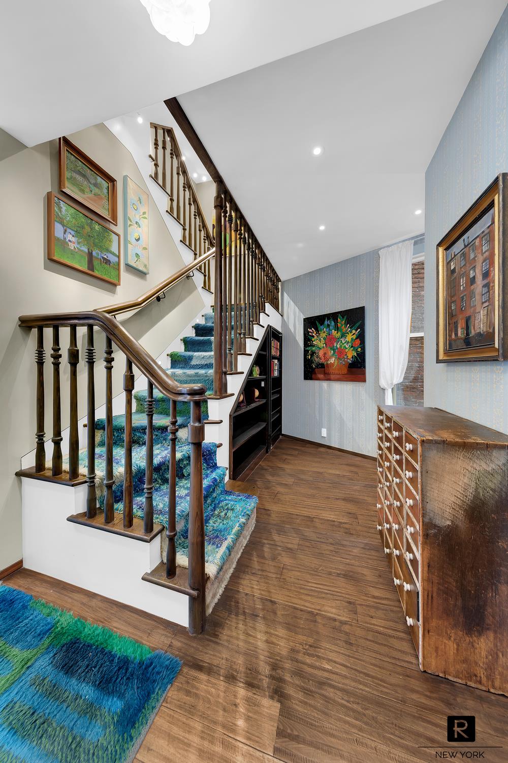 34 Gramercy Park East, Unit PHB Manhattan, NY 10003 - Photo 5 of 20 a view of entryway livingroom and hall