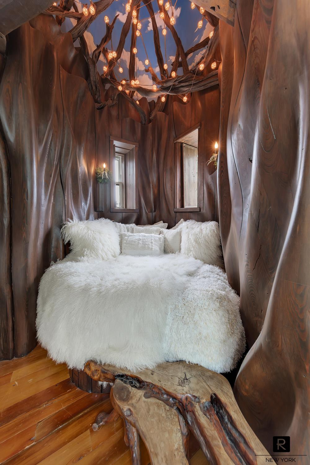 34 Gramercy Park East, Unit PHB Manhattan, NY 10003 - Photo 9 of 20 a large bed sitting in a bedroom next to a lamp