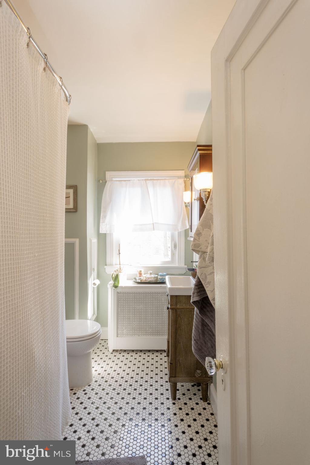435 Wellesley Road Philadelphia, PA 19119 - Photo 12 of 21 Gallery Image 12