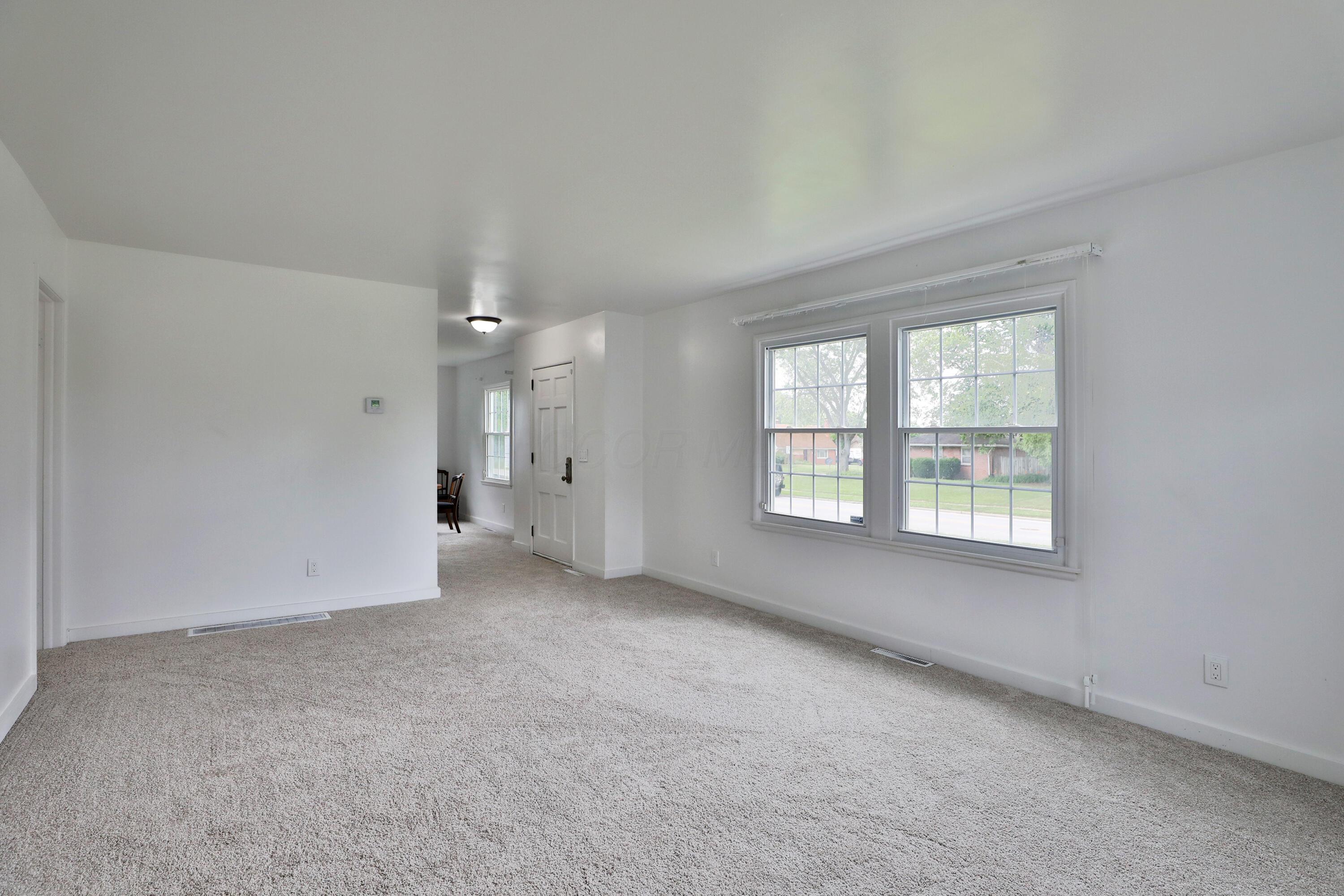 435 North Murray Hill Road Columbus, OH 43228 - Photo 6 of 33