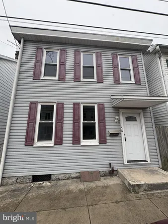 $1,595 | 156 East Penn Street, Carlisle, PA 17013