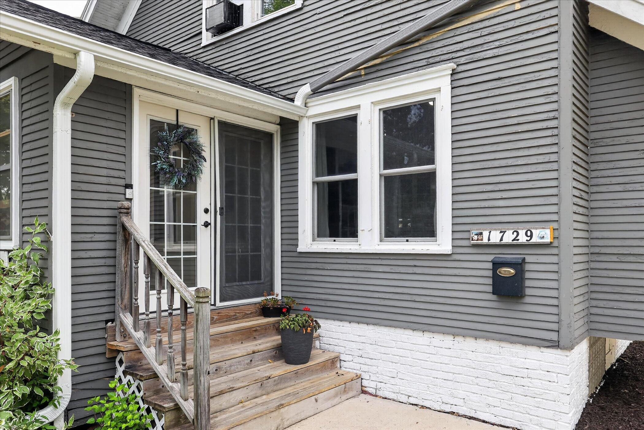 1729 Deane Boulevard Racine, WI 53405 - Photo 4 of 39 01-1729-Deane-Blvd-Racine (5)