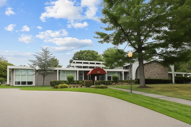 $299,999 | 2 Hampton Court, Unit A, Yorktown Heights, NY 10598