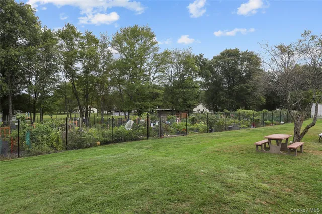 $299,999 | 2 Hampton Court, Unit A, Yorktown Heights, NY 10598