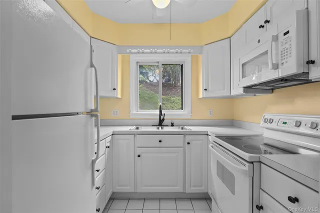 $299,999 | 2 Hampton Court, Unit A, Yorktown Heights, NY 10598